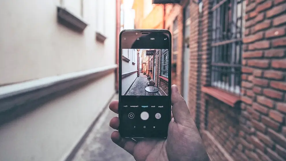Hold your phone still (phone photography tips)